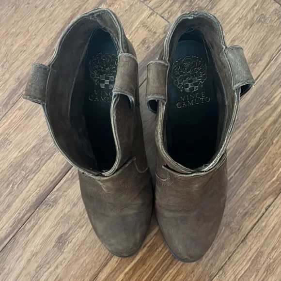 Vince Camuto ‘Hillsy’ Almond Toe Ankle Bootie - Picture 2 of 9